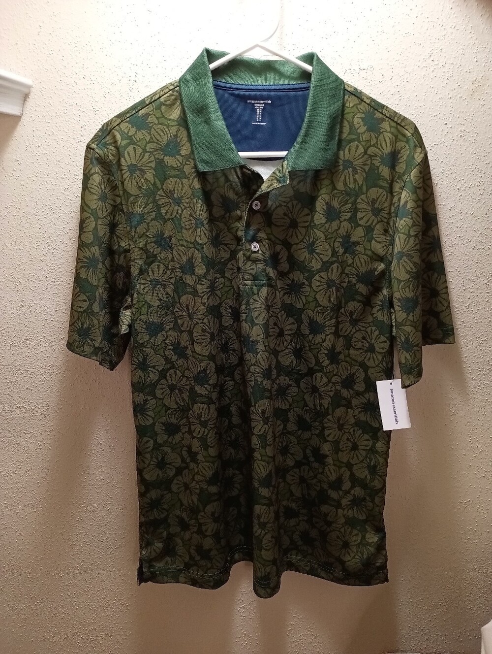 Amazon Essentials Mens GREEN Tropical Shirt Size M. NWT